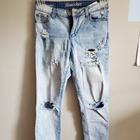 Distressed Light wash Skinny Jeans - Picture 3 of 4